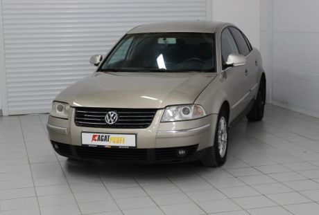 Volkswagen Passat 2004 года с пробегом 275 442 км, фото 1