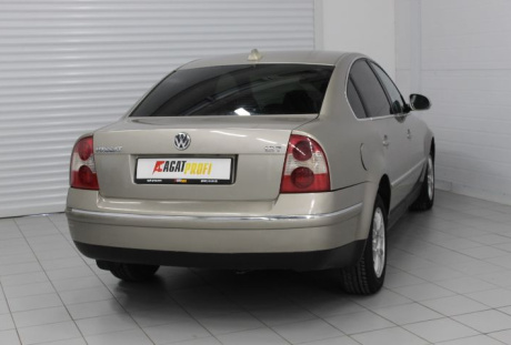 Volkswagen Passat 2004 года с пробегом 275 442 км, фото 4