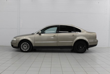Volkswagen Passat 2004 года с пробегом 275 442 км, фото 7