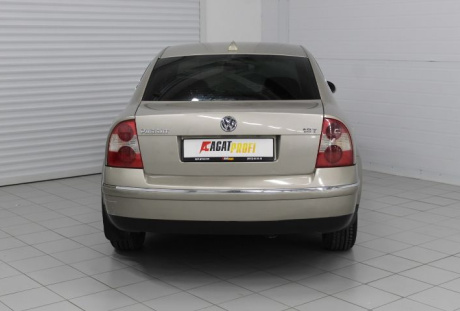 Volkswagen Passat 2004 года с пробегом 275 442 км, фото 5