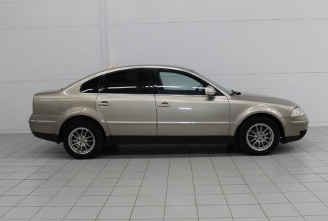 Volkswagen Passat 2004 года с пробегом 275 442 км, фото 3